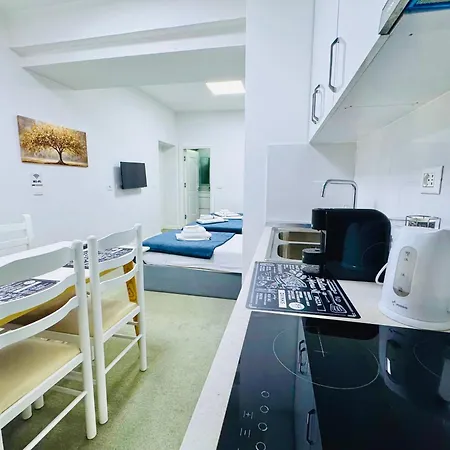 Tirana Central Suites Апартаменты *