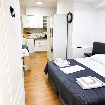 Tirana Central Suites * Тирана